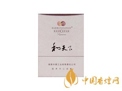 2020白沙和天下價格表和圖片 2020和天下香煙是白沙牌香煙中的一種，說起和天下香煙，相信大家都認識，和天下是高端香煙品牌,隸屬于湖南中煙工業(yè)有限責任公司，那么，2020年白沙和天下多少錢一包呢?趕緊來看看吧!  和天下香煙  和天下香煙時尚大氣的包裝　簡潔流暢的線條　以紫色為主色調的搭配　無一不顯示出和天下的不凡紫色在中國傳統(tǒng)里是尊貴的顏色，如北京故宮又稱為“紫禁城”亦有所謂“紫氣東來” 口感上此款雅香綿滑，香氣醇和，余味純凈，實屬難得一見的神品啊!  系列產品  和天下(尊尚中支)  類型： 烤煙型  煙氣煙堿量： 0.0 mg  煙長： 84 mm  過濾嘴長： 25 mm  包裝形式： 條盒硬盒  單盒支數(shù)： 20  銷售形式： 國產內銷  生產狀態(tài)： 待上市  備注： 白沙和天下尊尚中支  和天下(尊尚5000)  類型： 烤煙型  煙氣煙堿量： 0.0 mg  煙長： 88 mm  過濾嘴長： 25 mm  包裝形式： 條盒硬盒  單盒支數(shù)： 20  銷售形式： 國產內銷  生產狀態(tài)： 已上市  備注： 白沙和天下尊尚5000  白沙(硬和天下雙中支)  單盒參考價： 90 元  條盒參考價： 900 元  條盒批發(fā)價： 763.2 元  小盒條形碼： 6901028204798  條包條形碼： 6901028204804  白沙(和天下天下韶山)  單盒參考價： 100 元  條盒參考價： 1000 元  小盒條形碼： 6901028196925  條包條形碼： 6901028196932  白沙(軟和天下檀香)  單盒參考價： 100 元  條盒參考價： 1000 元  條盒批發(fā)價： 763.2 元  白沙(和天下細支)  單盒參考價： 100 元  條盒參考價： 1000 元  條盒批發(fā)價： 720.8 元  小盒條形碼： 6901028196048  條包條形碼： 6901028196055  白沙(軟和天下)  單盒參考價： 100 元  條盒參考價： 1000 元  條盒批發(fā)價： 720.8 元  小盒條形碼： 6901028196017  條包條形碼： 6901028196024  白沙(和天下)  單盒參考價： 100 元  條盒參考價： 1000 元  條盒批發(fā)價： 848 元  小盒條形碼： 6901028196925  條包條形碼： 6901028196932  通過以上的信息可以了解到2020年白沙和天下的價格，以上就是香煙網為您提供的關于2020白沙和天下價格表和圖片，白沙和天下多少錢一包?的信息，想要了解更多的信息請來關注香煙網吧!白沙和天下多少錢一包？