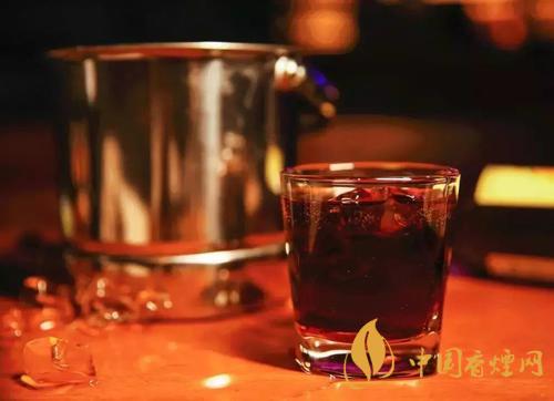 可樂(lè)桶是什么酒 非?；鸨目蓸?lè)桶調(diào)配方法介紹