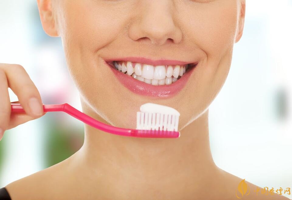 抽煙牙齒黃怎么變白，快速去除煙漬小妙招