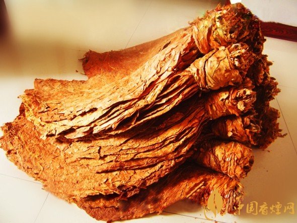 旱煙和煙卷哪個(gè)危害大，旱煙袋很有講究