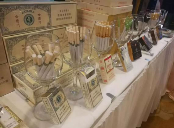 山東中煙煙茶融合獲高度認(rèn)可 獲中國(guó)煙茶品類(lèi)融合創(chuàng)領(lǐng)企業(yè)榮譽(yù)稱(chēng)號(hào)