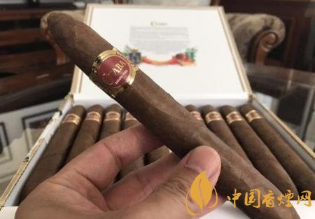 庫阿巴杰出雪茄圖片及口感品析 適合老茄客的一款雪茄！